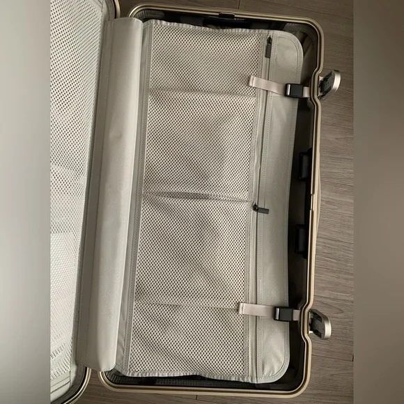 New Hybrid suitcase-trunk w/ telescopic handle, TSA locks & smooth wheel… - Picture 14 of 15